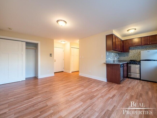 Building Photo - 0 bedroom in HIGHLAND PARK IL 60035