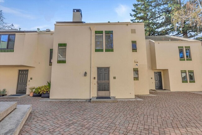 Building Photo - 181 Centre St