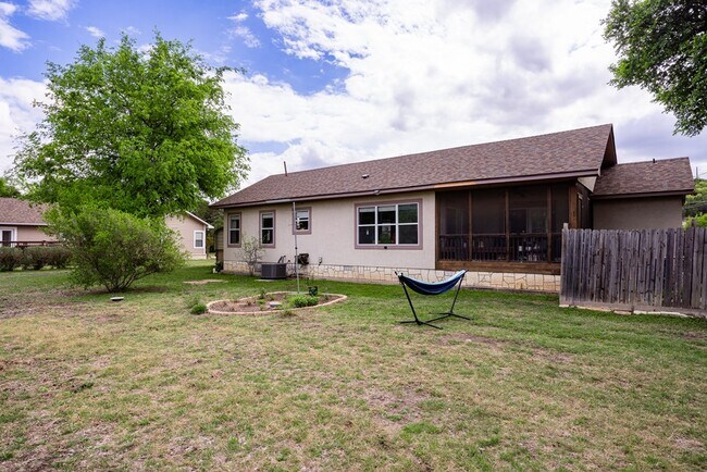 Building Photo - 659 Town Creek Rd