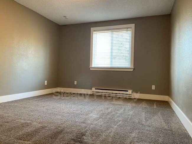 Building Photo - 1822 S 95th St