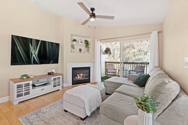 Building Photo - Best 2 Bed, 2 Bath Condo in Willow Ranch.