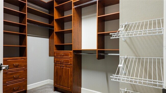 Building Photo - 617 SE 47th Loop