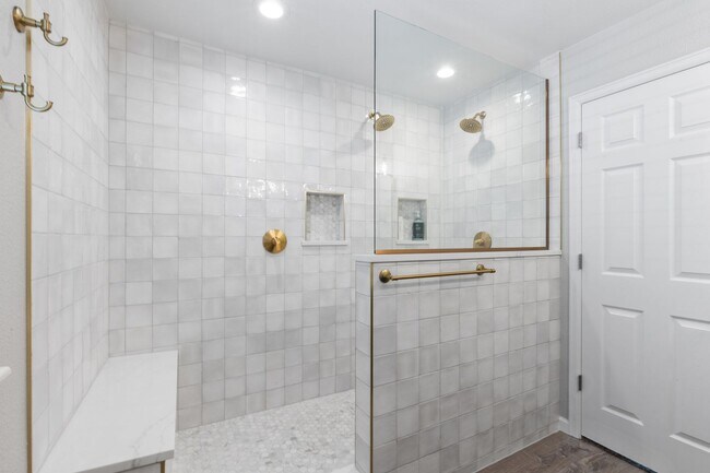 Building Photo - Spacious 5 bedroom home in the heart of Parker!