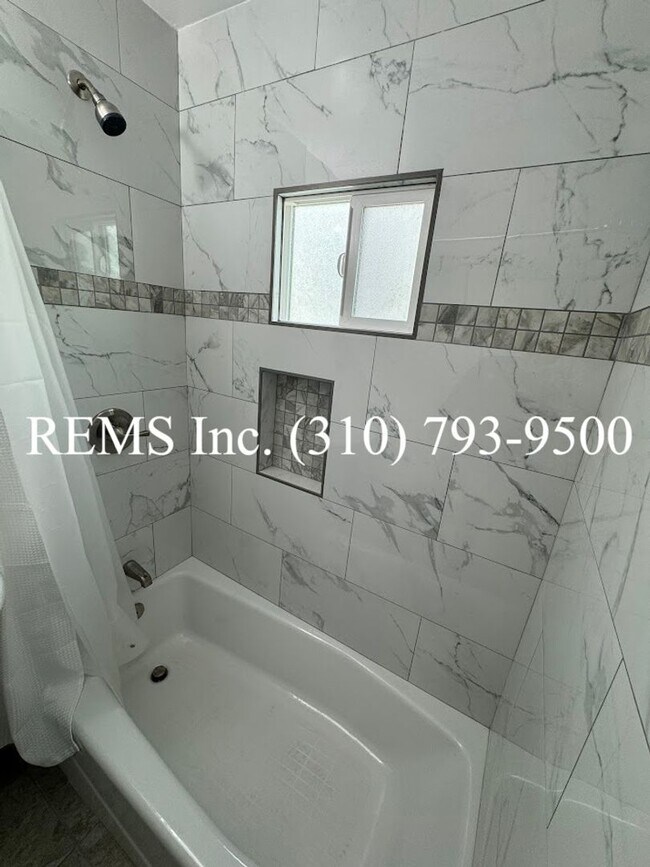 Building Photo - Remodeled 1 Bedroom Apartment in Hermosa B...