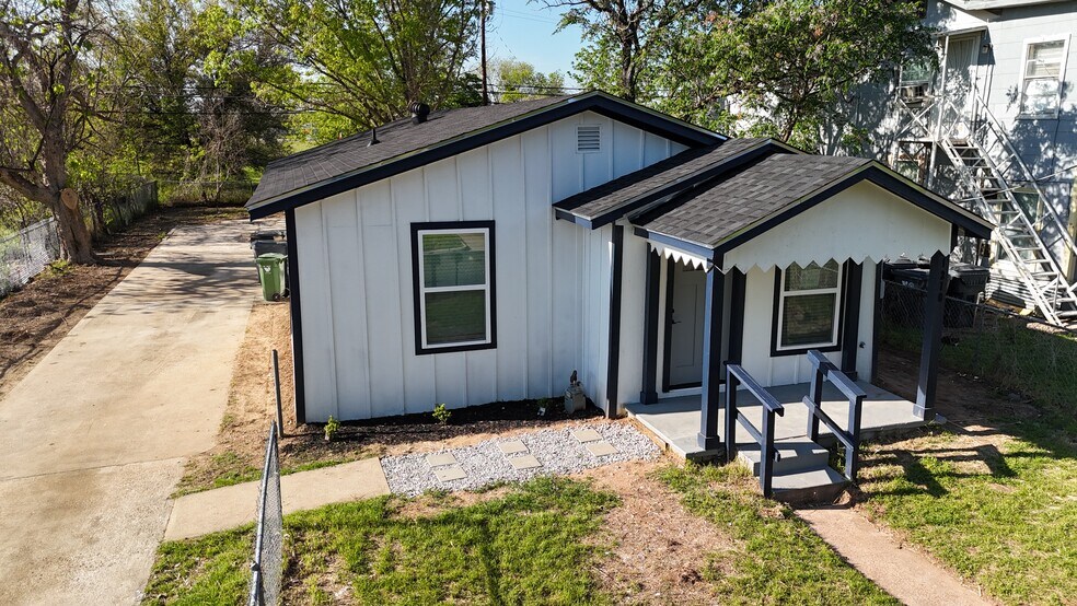 Building Photo - 1210 Southey St