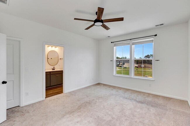 Building Photo - Recess Pointe’s One and Only Duplex! 3 Sto...