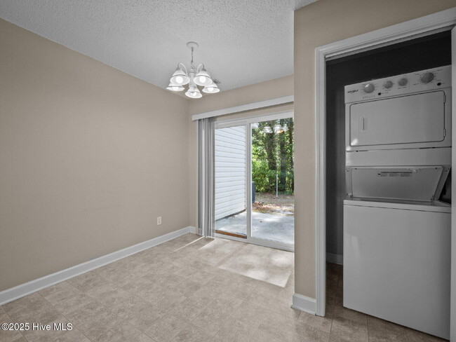 Building Photo - 51 Pirates Cove Dr