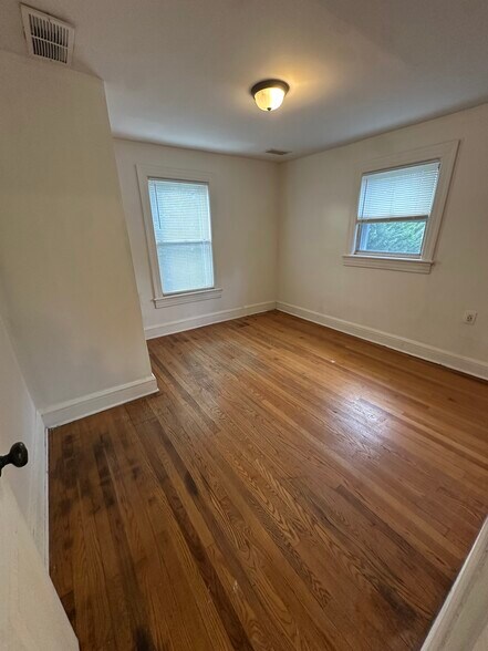 Building Photo - 212 Jackson Ave