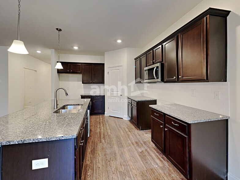 Building Photo - 1300 Ashlyn Ct