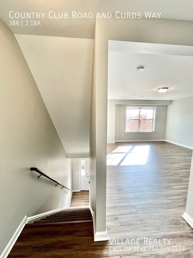 Building Photo - 705 Country Club Rd