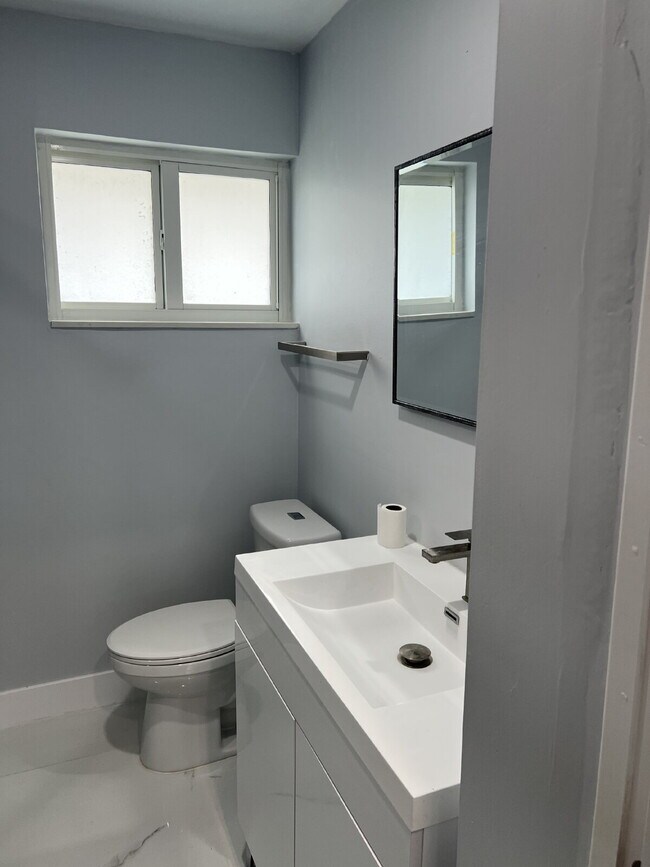 Building Photo - Charming 1-Bed Retreat Waterfront W/Pool W...