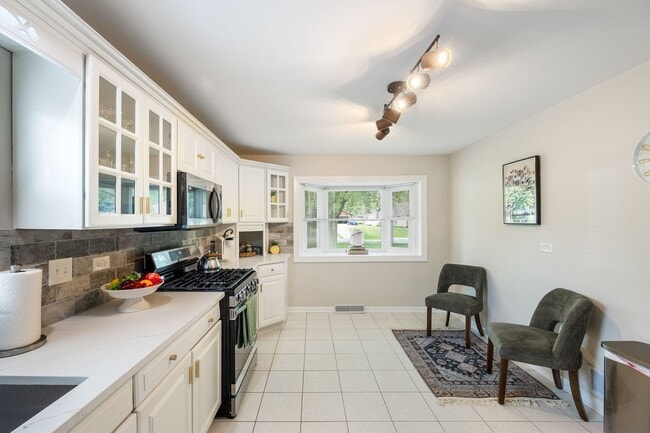 Building Photo - 12548 S Major Ave