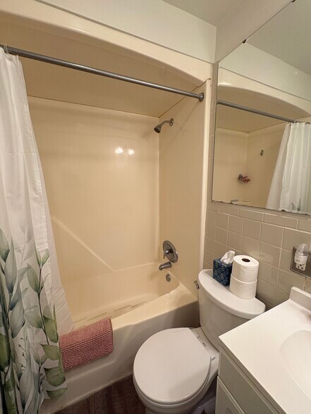 Building Photo - 507 7th Ave