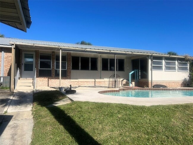 Building Photo - 1742 S Central Ave