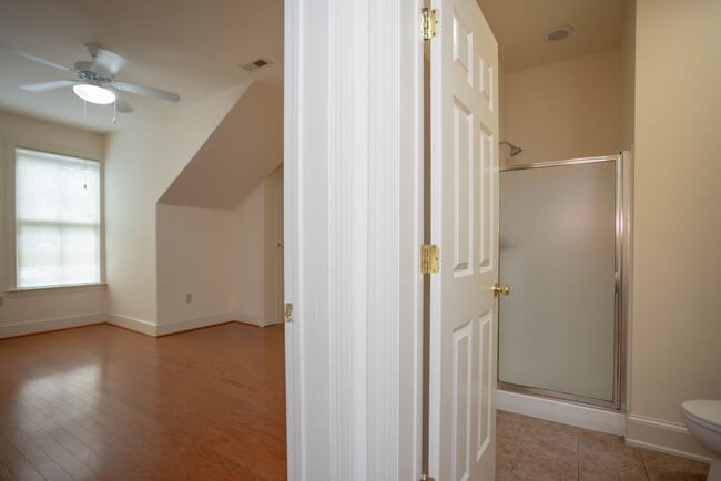 Building Photo - Leo's Path #1G