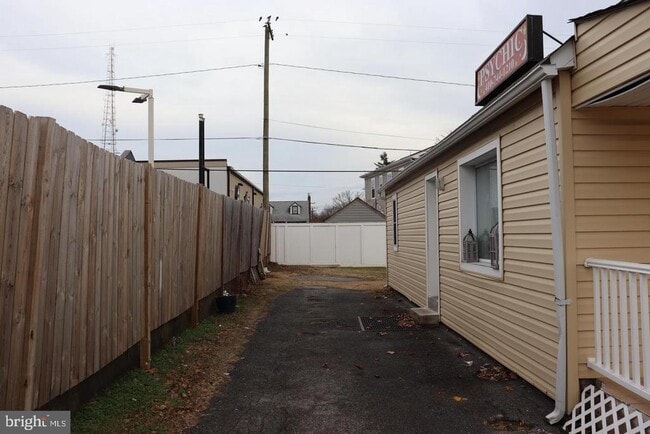 Building Photo - 410 Winters Ln