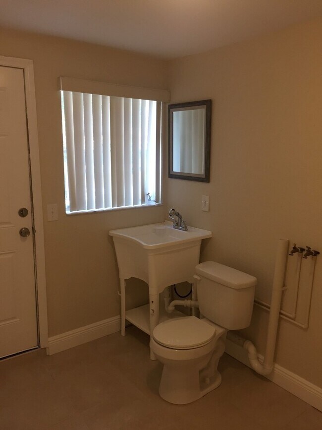 Building Photo - 3 Bedroom, 2 1/2 Bath Single Family Home With Pool