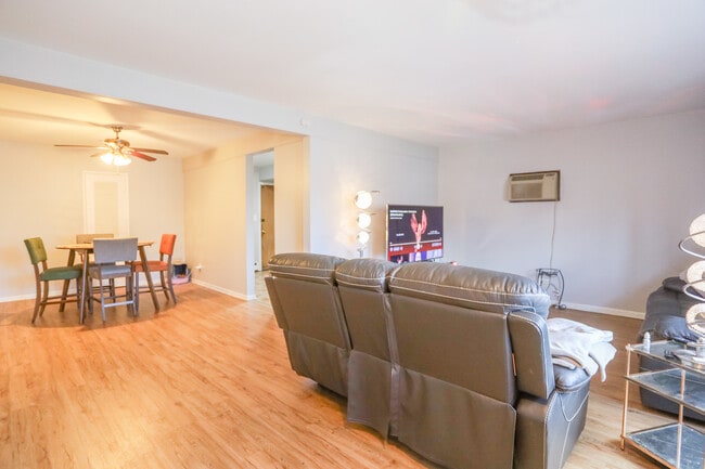 Building Photo - 9020 Lamon Ave