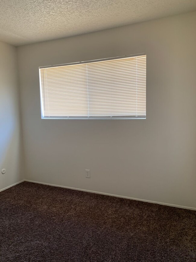 Building Photo - MI3616