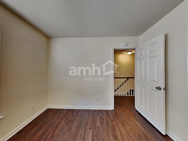 Building Photo - 5918 Highland Grove Dr