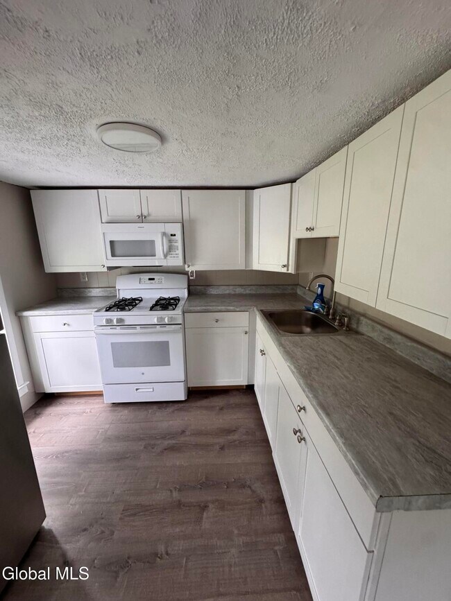 Building Photo - 123 Guideboard Rd