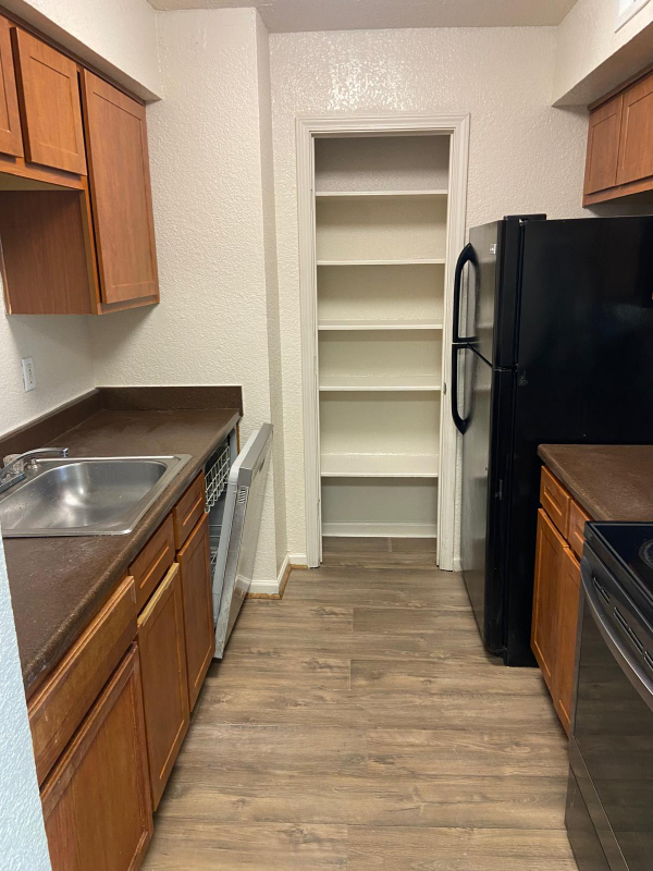 Building Photo - 8100 Creekbend Dr