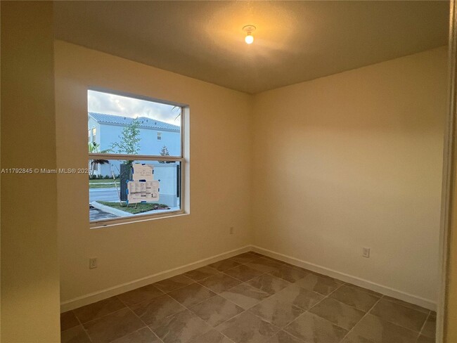 Building Photo - 106 NW 11th Ct