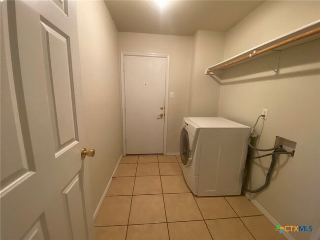 Building Photo - 2128 Modoc Dr