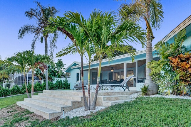 Building Photo - 620 W Palmetto Park Rd