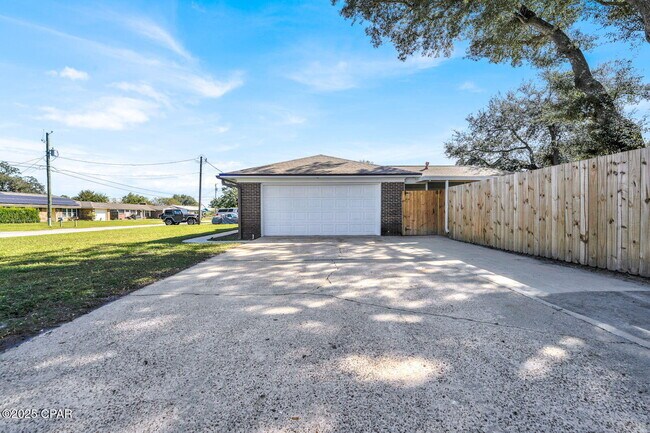 Building Photo - 5204 Park St