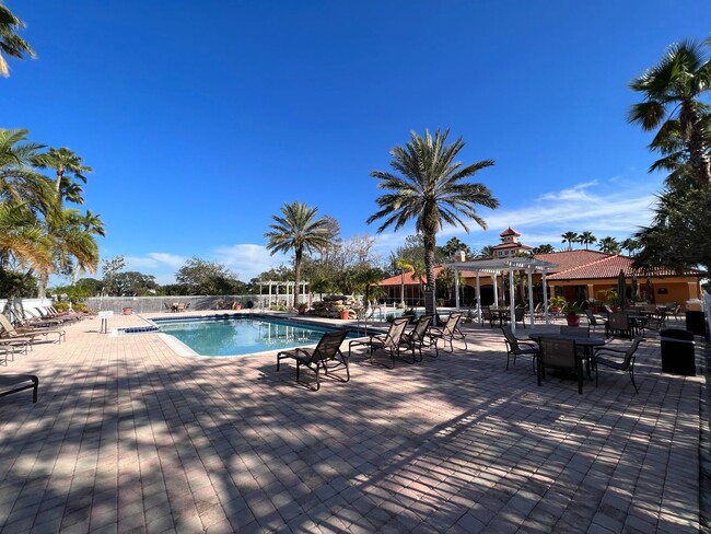 Building Photo - Awesome apartment at Cypress fairway!