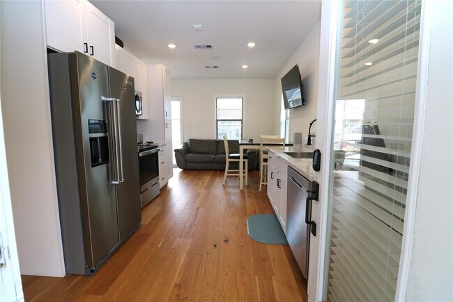 Building Photo - 5506 Ave Q 1/2