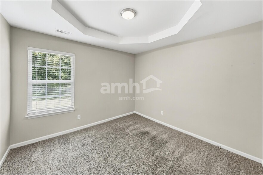 Building Photo - 204 Annesbury Ln