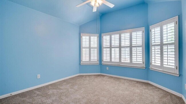 Building Photo - 452 Richmond St