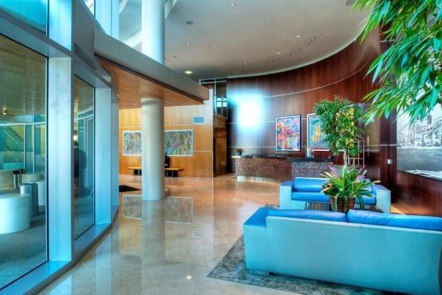 Building Photo - 13700 Marina Pointe Dr