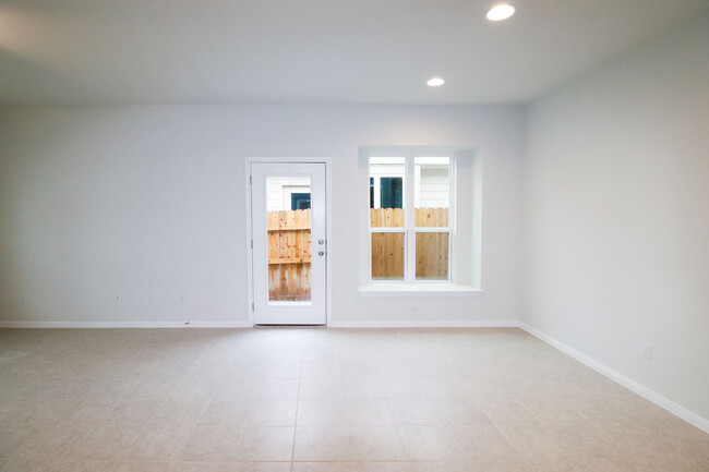 Open Concept Dining Room - 1174 Esplanade Pky