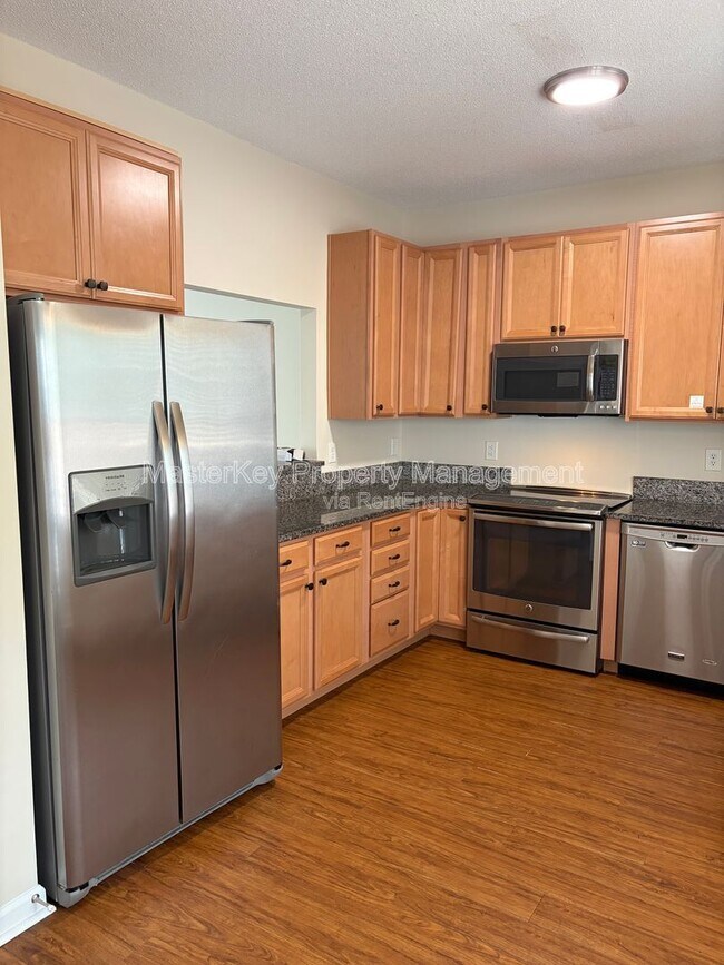 Building Photo - 208 Pointe Crest Ct
