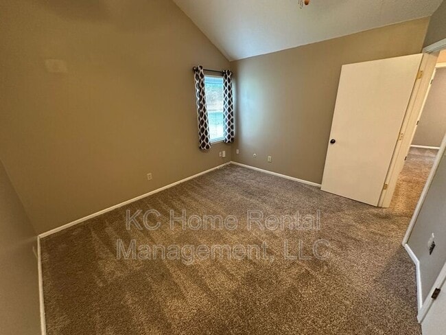 Building Photo - 308 NE Independence Ave