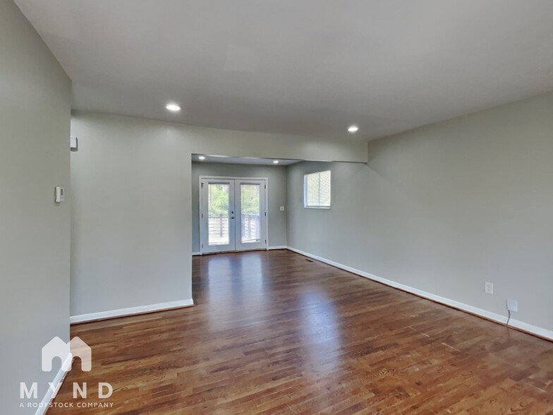 Building Photo - 212 7th Ave