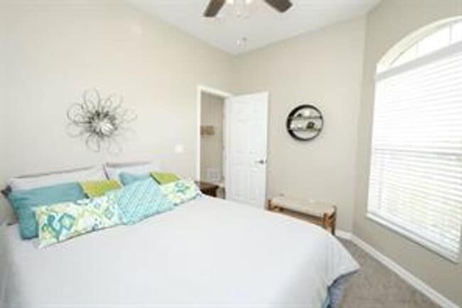 Building Photo - 694 Seabrook Ct