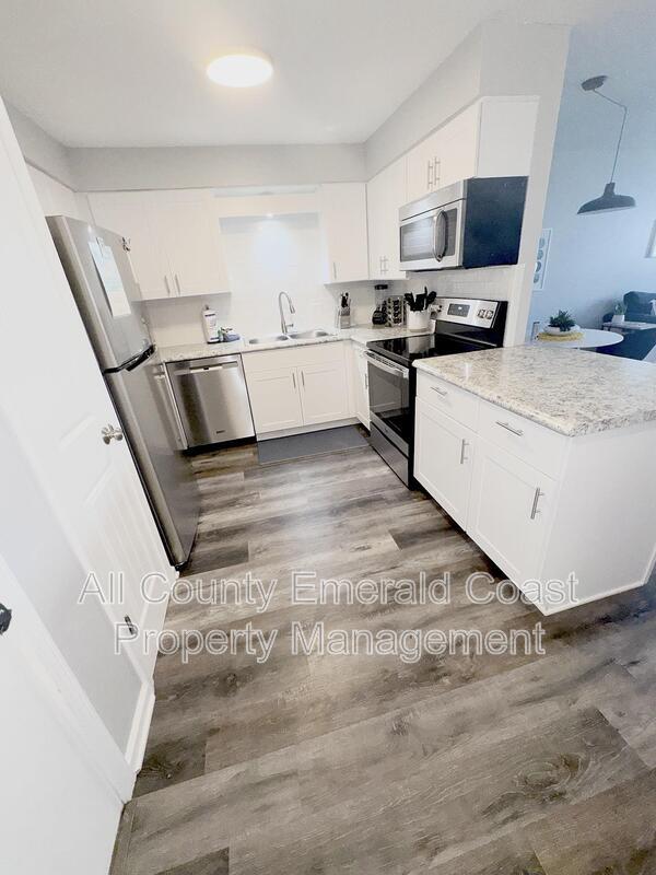 Building Photo - 3755 Scenic Hwy 98