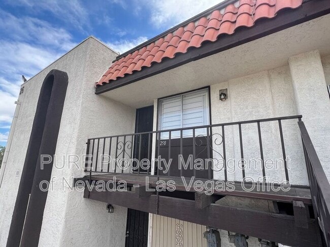 Building Photo - 1405 E Vegas Valley Dr