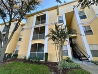 Building Photo - Recently Renovated 2BR/2BA Third Floor Uni...