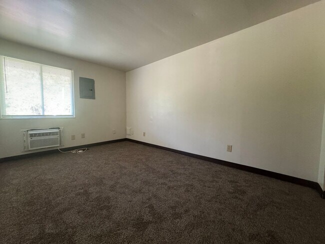 Building Photo - TIKI - 4563-4569 Croftshire Dr.