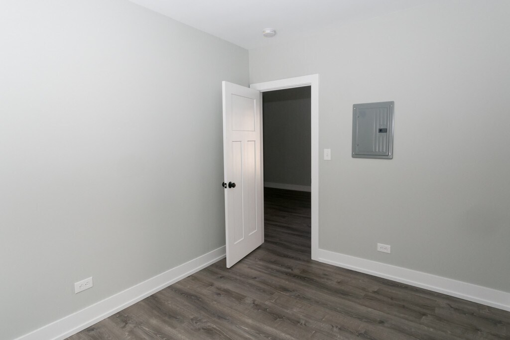 Building Photo - 710 W Brompton