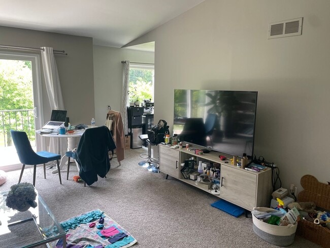 Primary Photo - 2 bedroom 1 bath close to 94