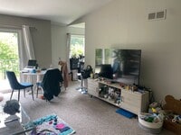 Building Photo - 2 bedroom 1 bath close to 94
