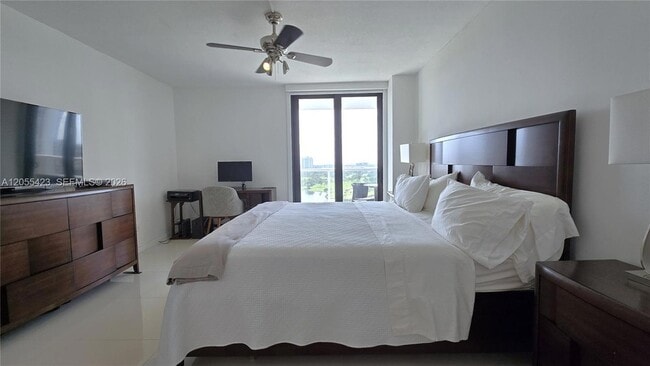 Building Photo - 3731 N Country Club Dr