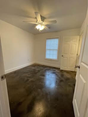 Building Photo - 704 W Sunset Dr