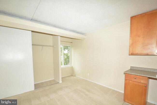 Building Photo - 75 S Reynolds St